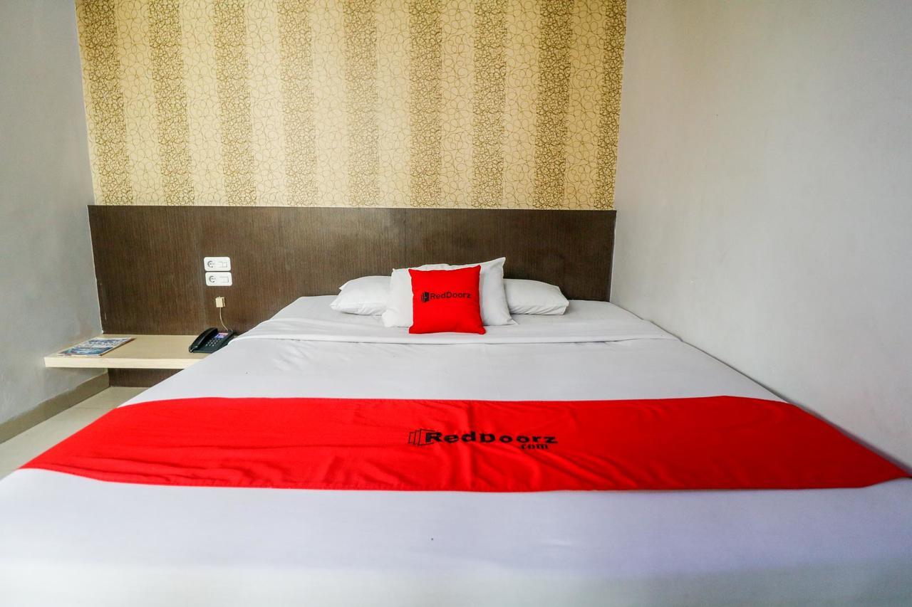 Reddoorz Plus Near Pasar Wisata Pekanbaru Exterior foto