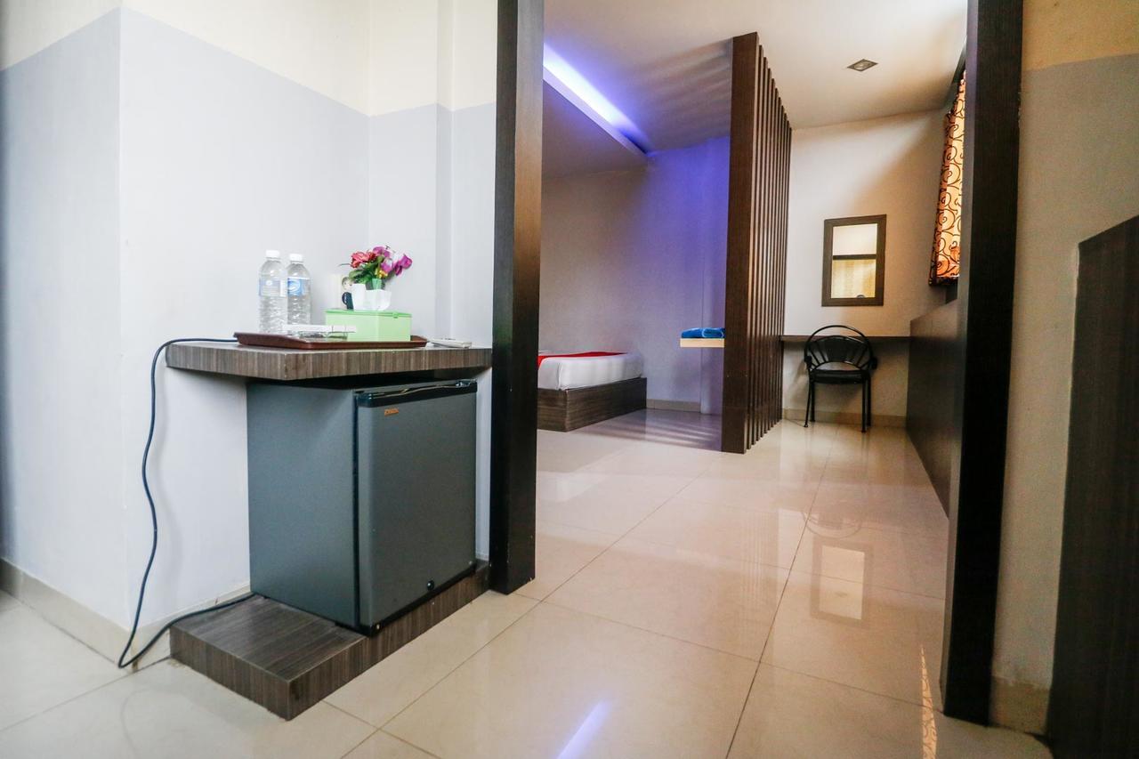 Reddoorz Plus Near Pasar Wisata Pekanbaru Exterior foto